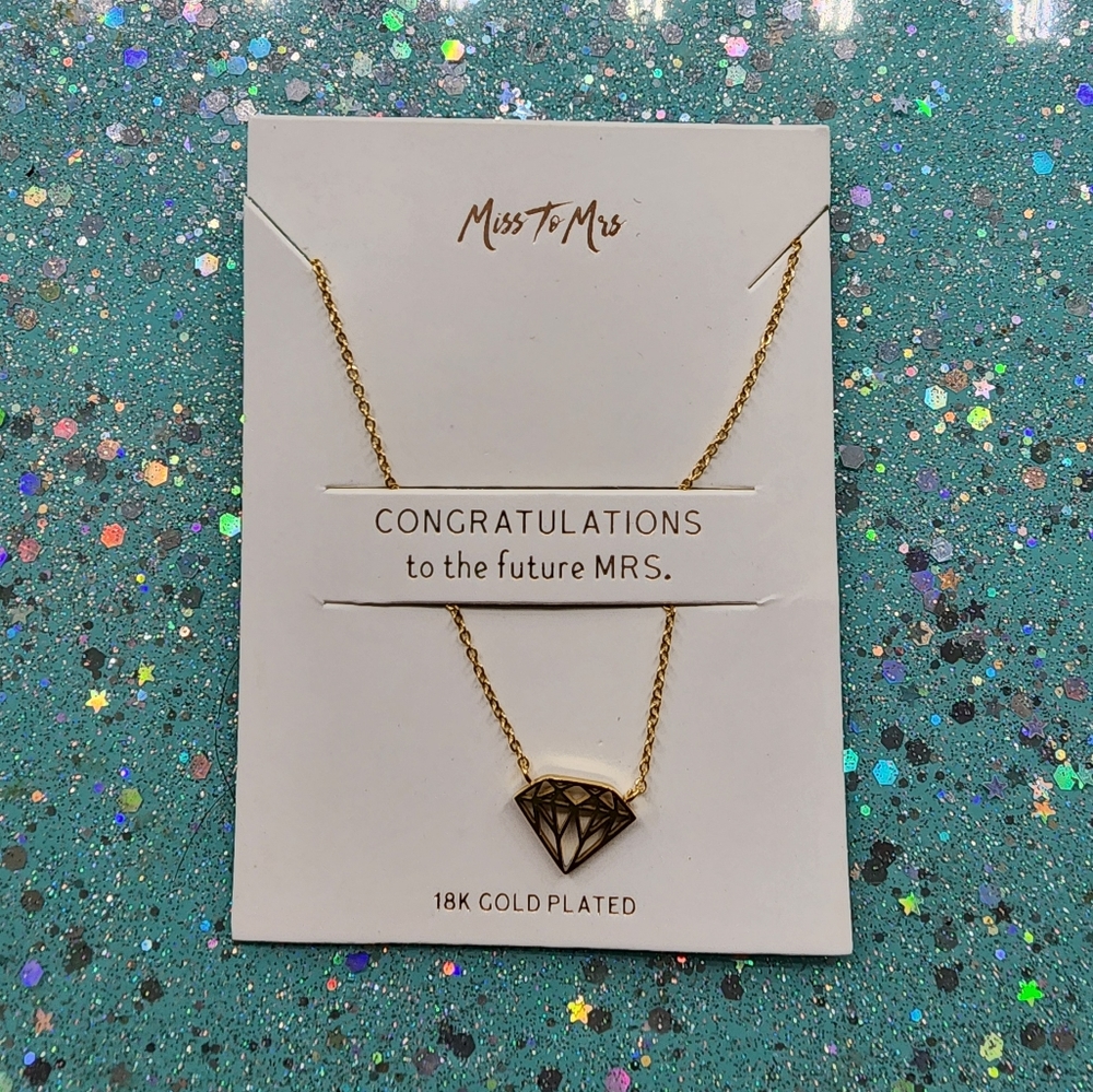 Diamond Shaped Pendant Necklace